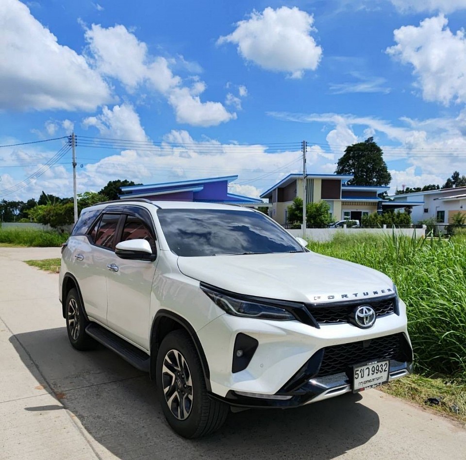 บริการเหมารถส่วนบุคคล 7 ที่นั่ง fortuner ราคากันเอง